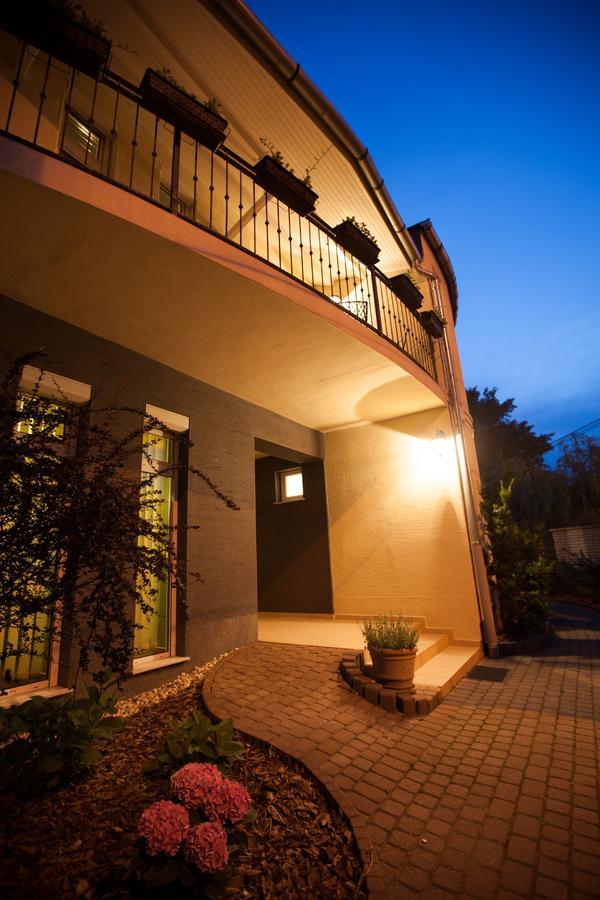 Csenge Villa Шіофок Номер фото
