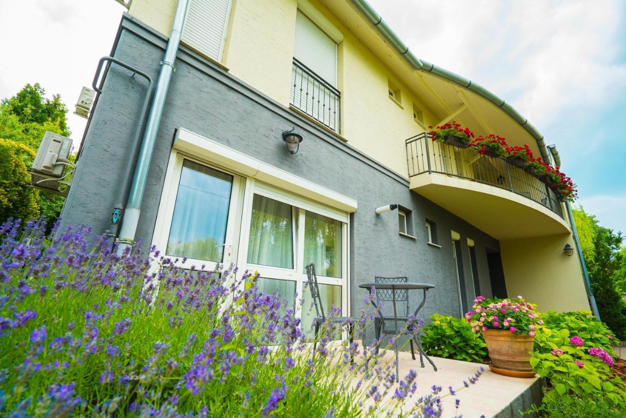 Csenge Villa Шіофок Екстер'єр фото
